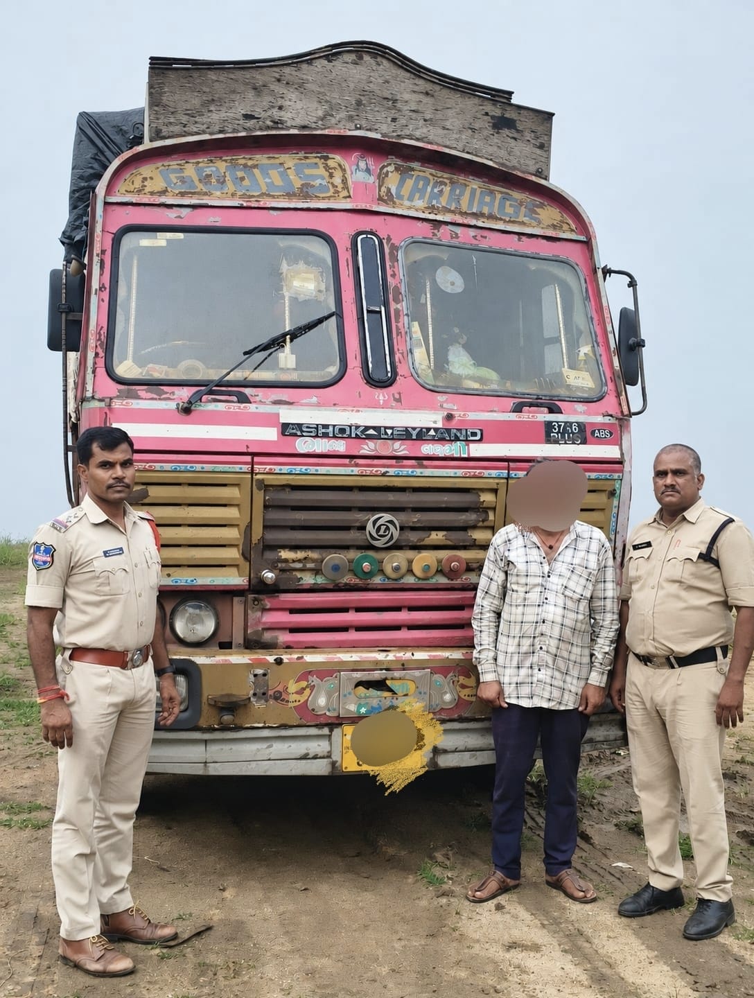 అక్రమంగా తరలిస్తున్న PDS బియ్యం లారీ పట్టివేత
