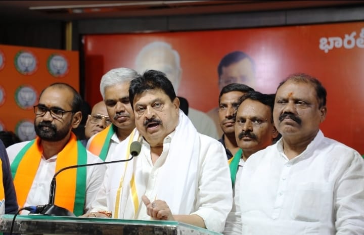 ముఖ్యమంత్రి విదేశీ పర్యటన అనుమతులపై కాంగ్రెస్ అనవసర రాజకీయం మానుకోవాలి