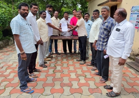 ఇందిరమ్మ ఇళ్ల మంజూరు పత్రాల పంపిణీ