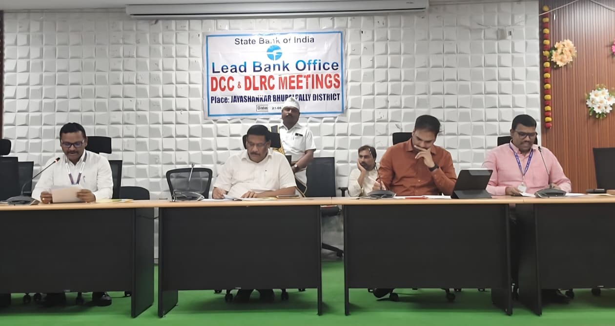 వెనుకబడిన రంగాలకు రుణాల మంజూరులో వేగం పెంచాలి: అదనపు కలెక్టర్ అశోక్ కుమార్