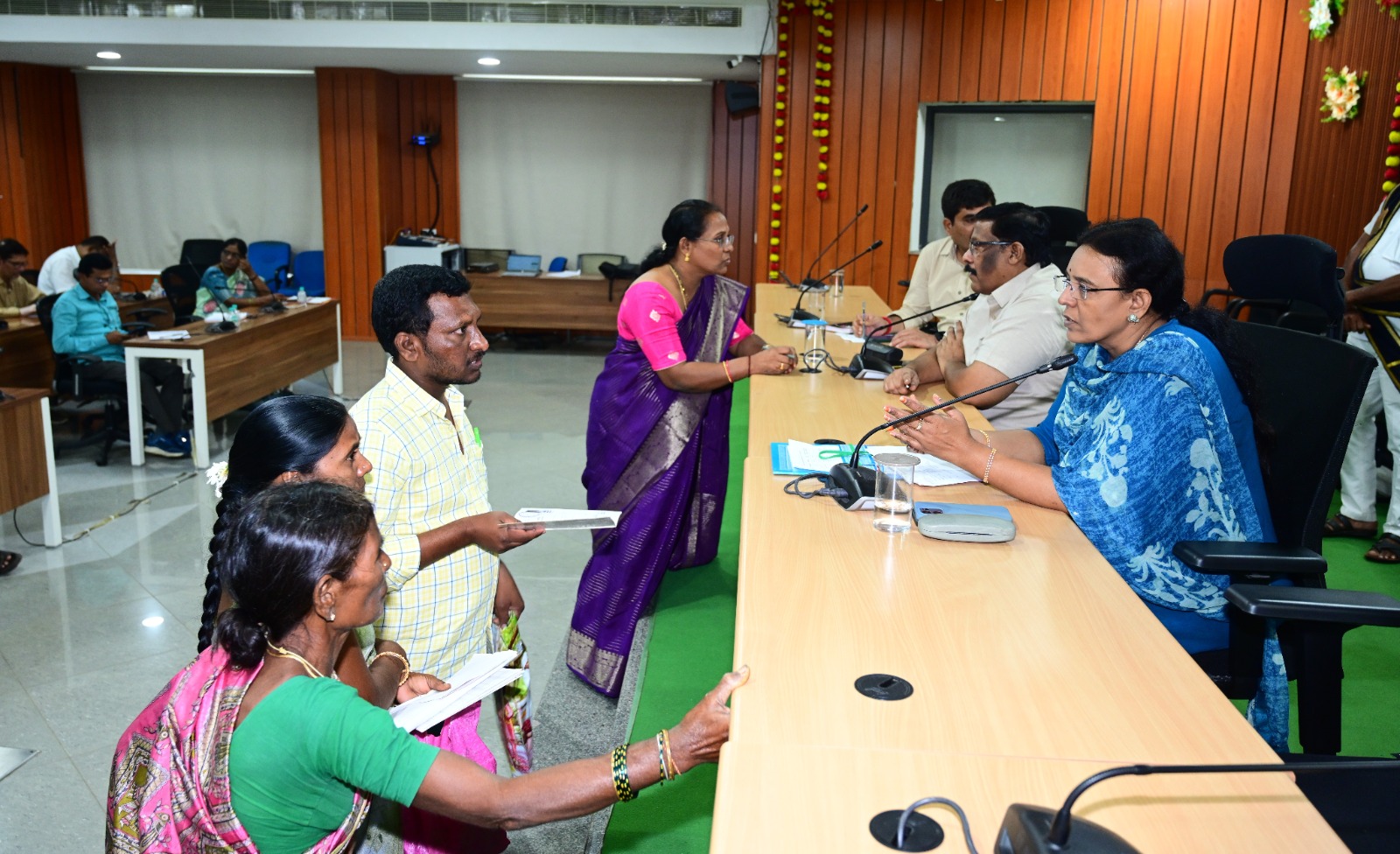 ప్రజావాణి దరఖాస్థులను ప్రాధాన్యతగా తీసుకుని పరిష్కరించాలి