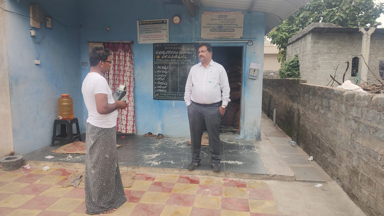 వైరాలోని పలు ప్రాంతముల్లో సివిల్ సప్లైస్ ఎన్ఫోర్స్మెంట్ ఆకస్మిక తనిఖీలు