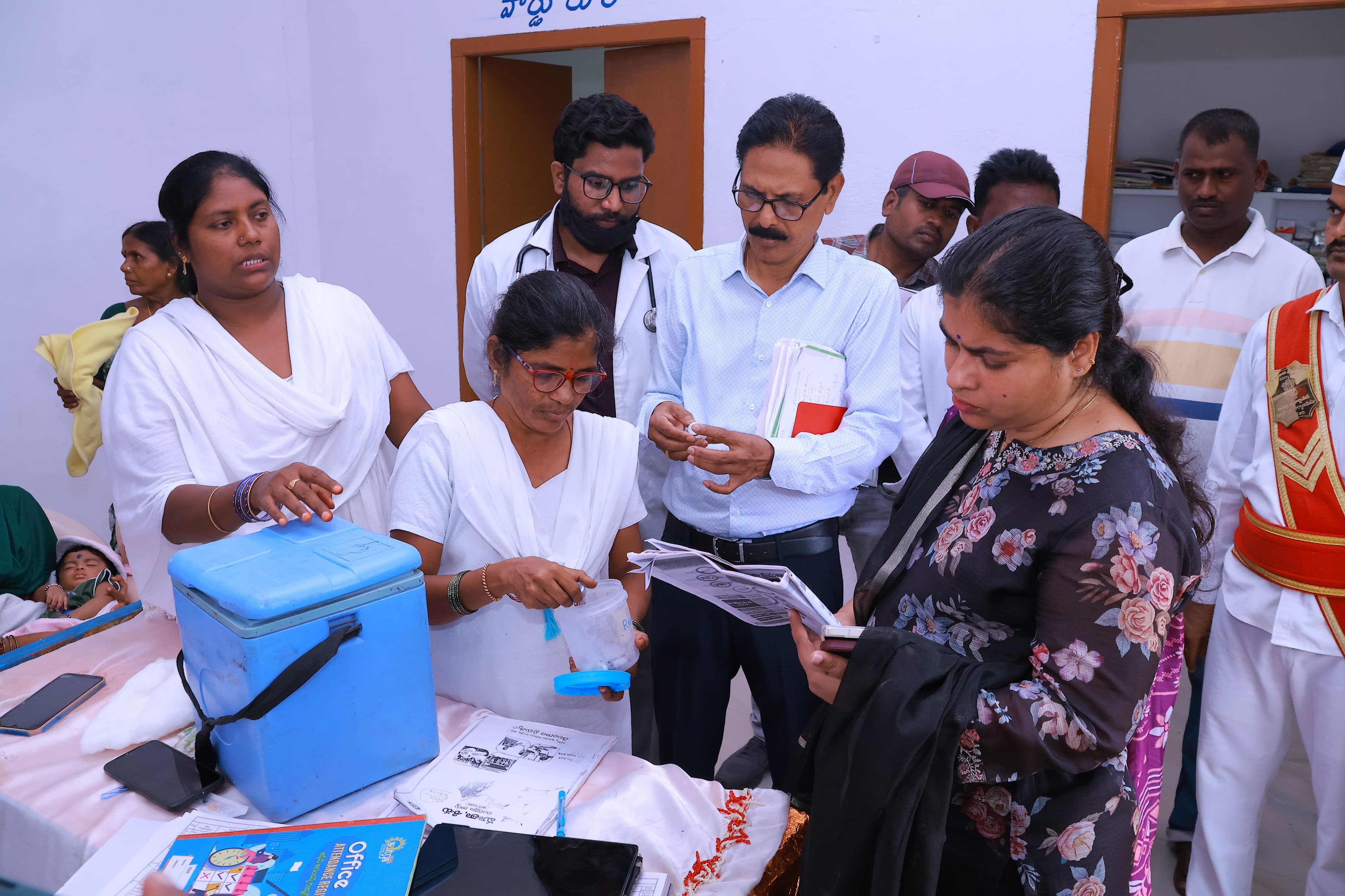 ప్రభుత్వ ప్రాథమిక ఆరోగ్య కేంద్రాన్ని ఆకస్మిక తనిఖీచేసిన జిల్లా కలెక్టర్ డాక్టర్ సత్య శారద