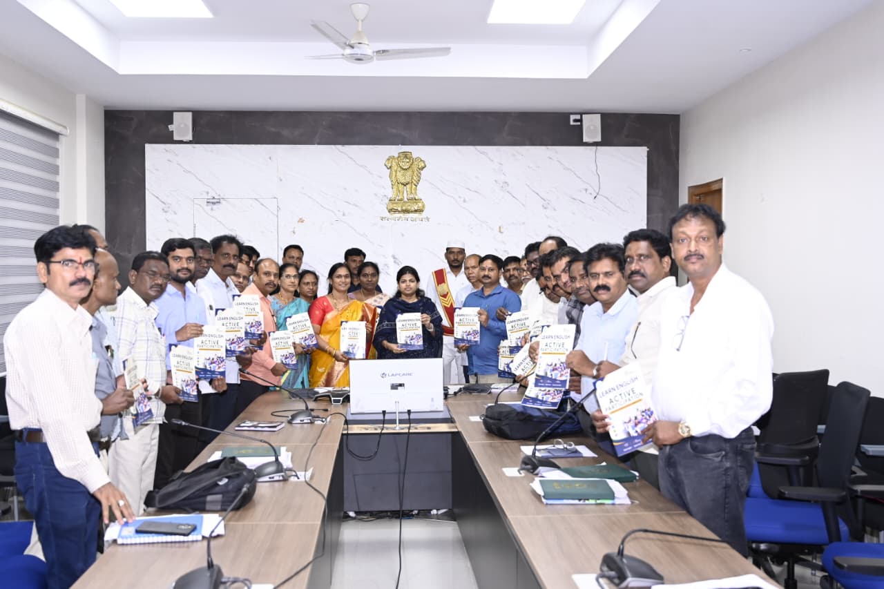 ప్రతి విద్యార్థి ఆంగ్లంలో ఆత్మవిశ్వాసంతో మాట్లాడేలా పాఠశాల స్థాయిలో నిరంతర సాధనకు ప్రాధాన్యత ఇవ్వాలి