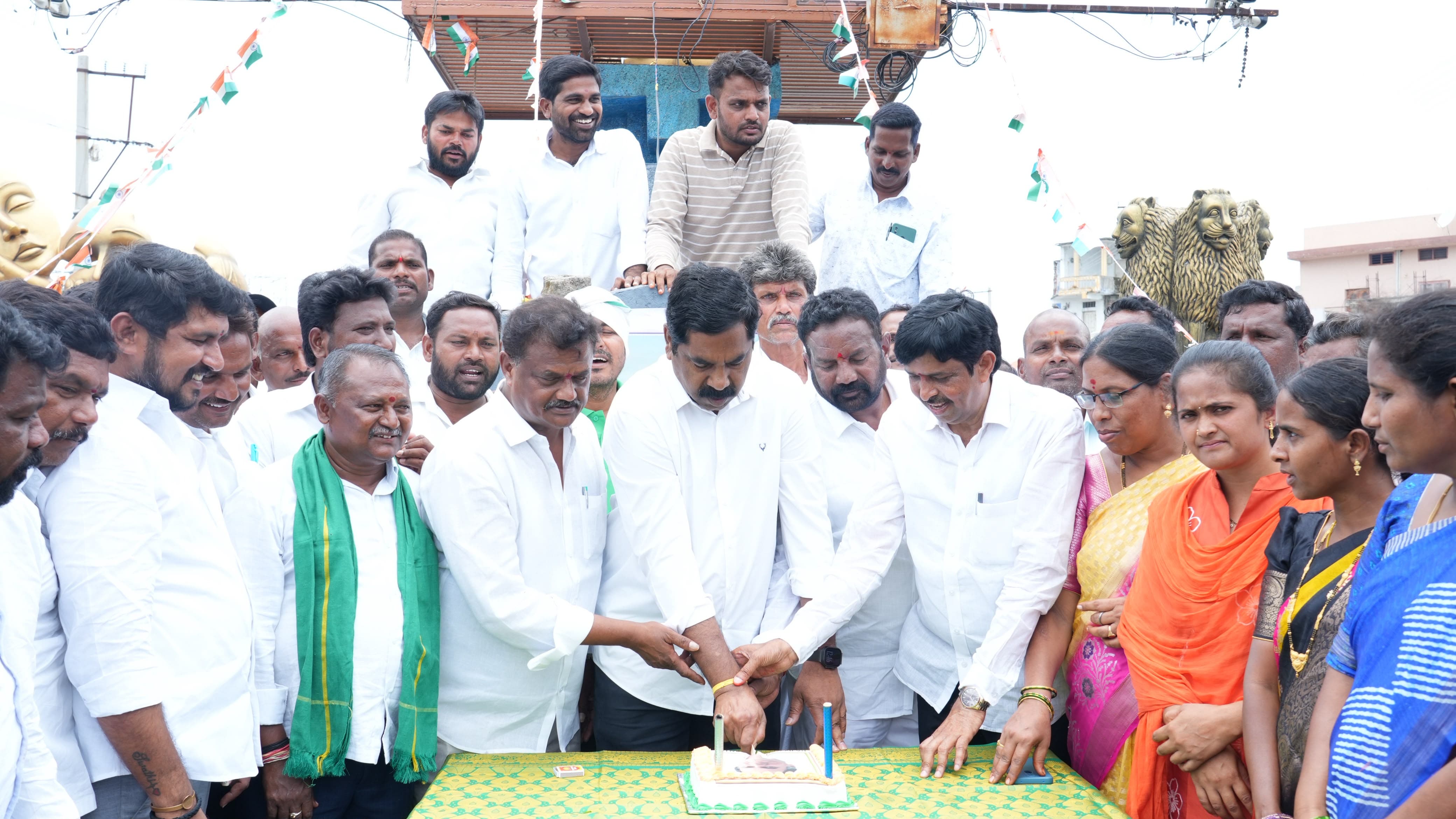 ఘనంగా రాజీవ్ గాంధీ జయంతి వేడుకలు