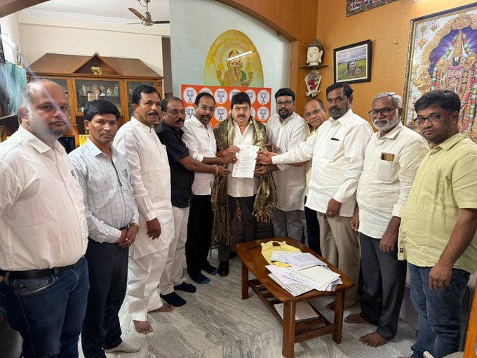ఫీజు రీయింబర్స్మెంట్ బకాయిలపై కాంగ్రెస్పై రాంచందర్రావు విమర్శలు