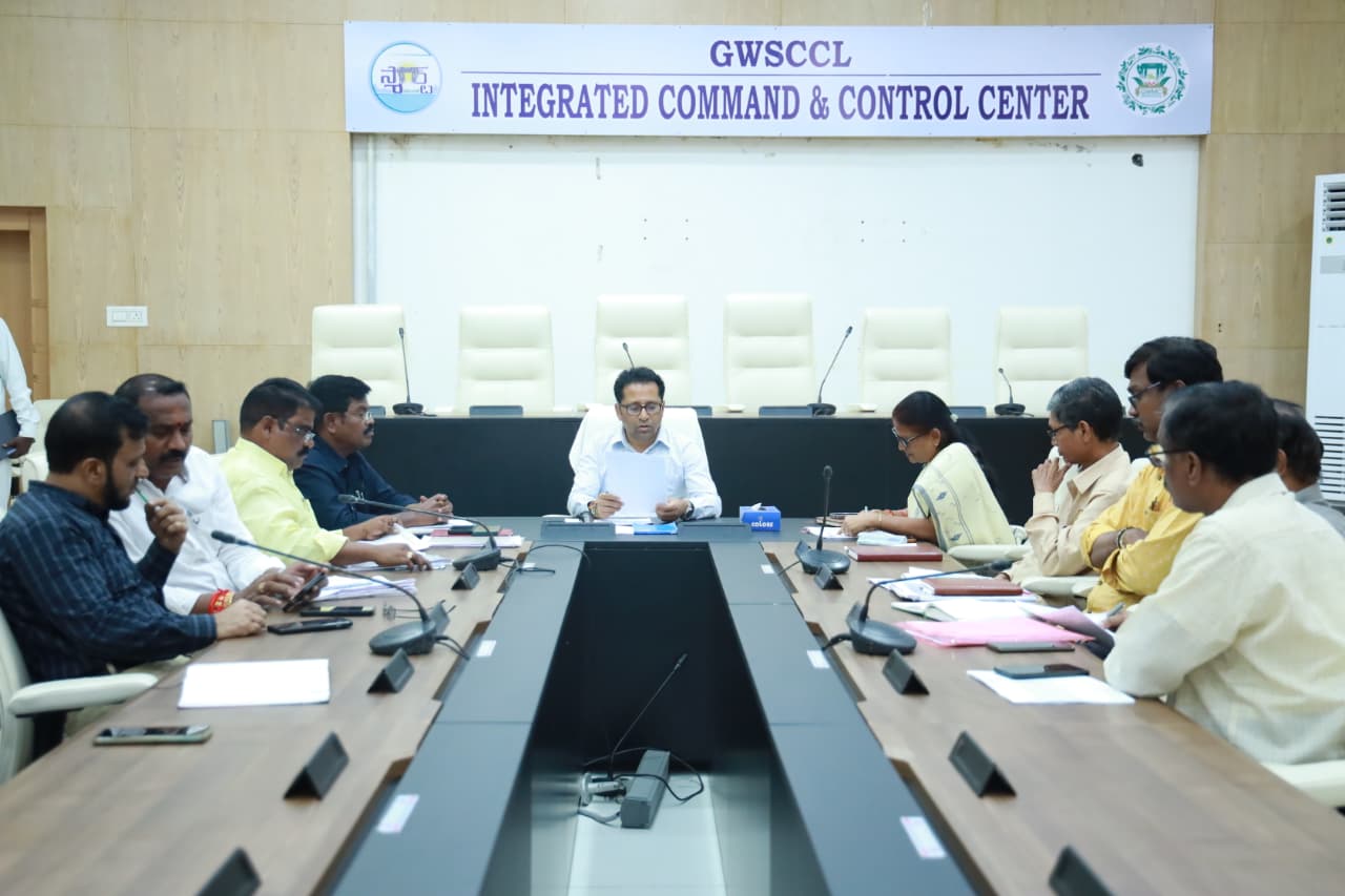 పన్ను వసూళ్లలో వేగం పెంచండి: బల్దియా కమిషనర్ వెంకన్న
