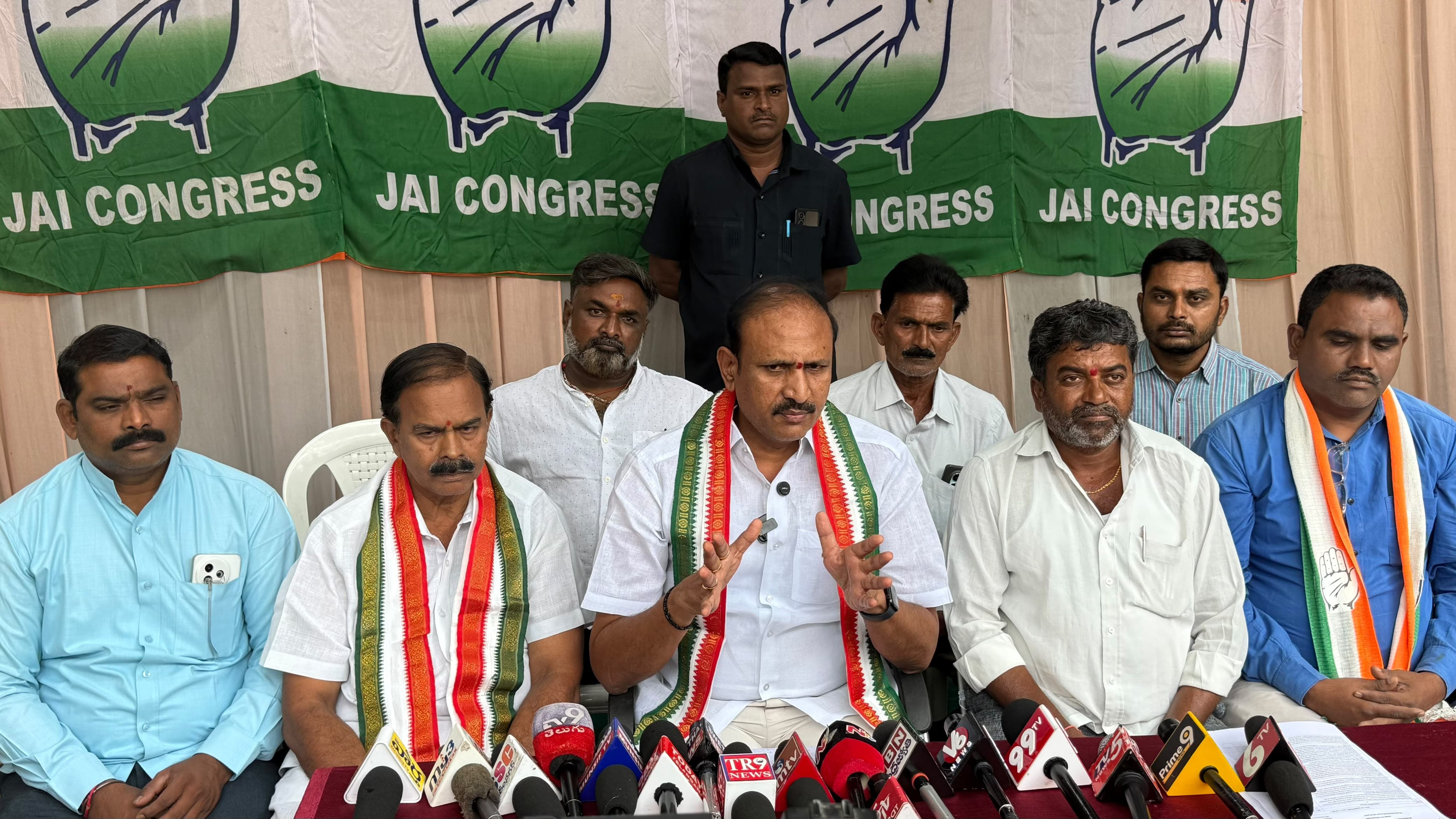 22ఏపై ప్రభుత్వమే చిత్తశుద్ధితో వుంది: కోమటిరెడ్డి నరేందర్ రెడ్డి