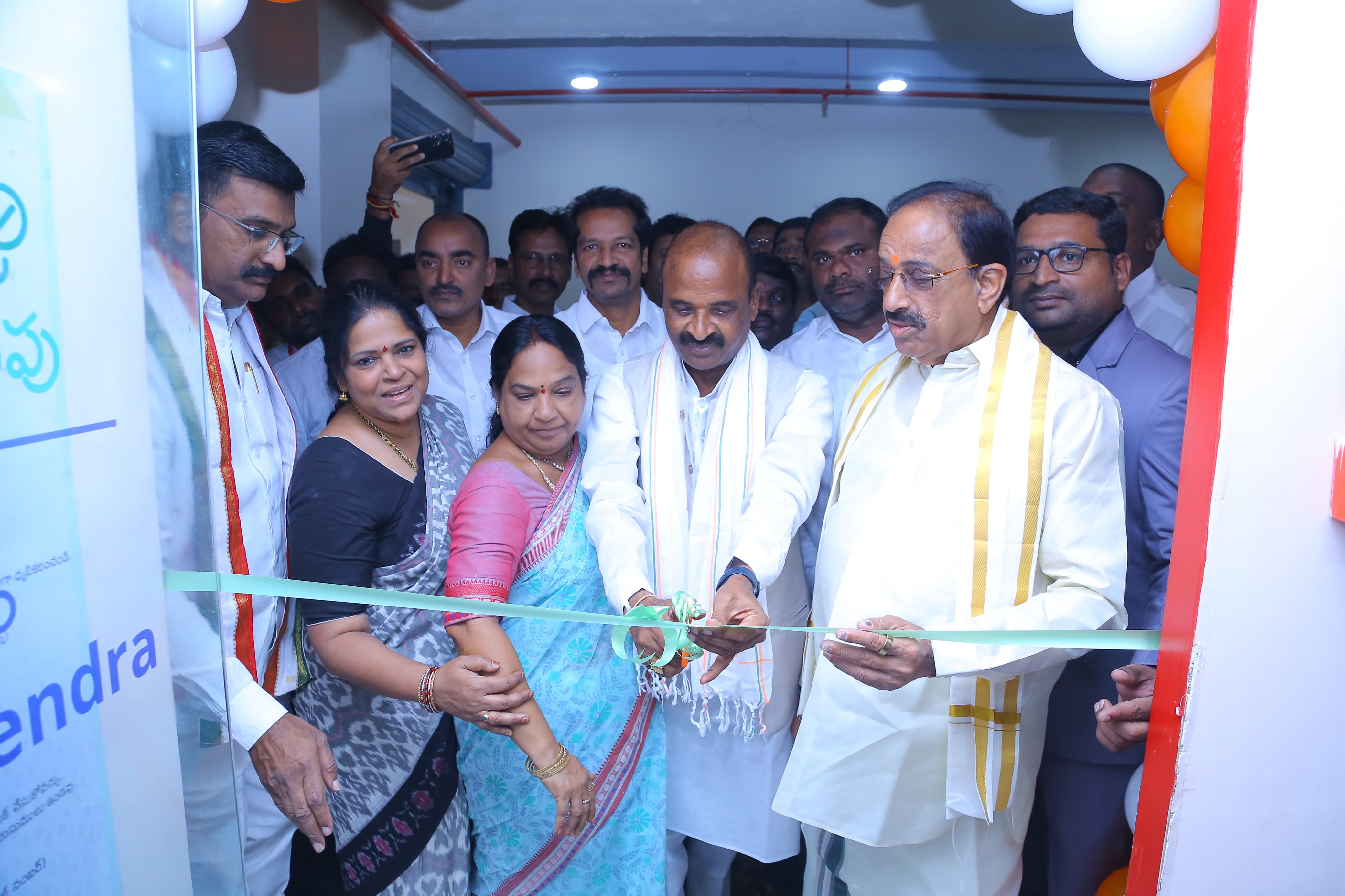 ఖమ్మం ఆధార్ సేవా కేంద్రాన్ని ప్రారంభించిన రాష్ట్ర మంత్రి తుమ్మల నాగేశ్వరరావు