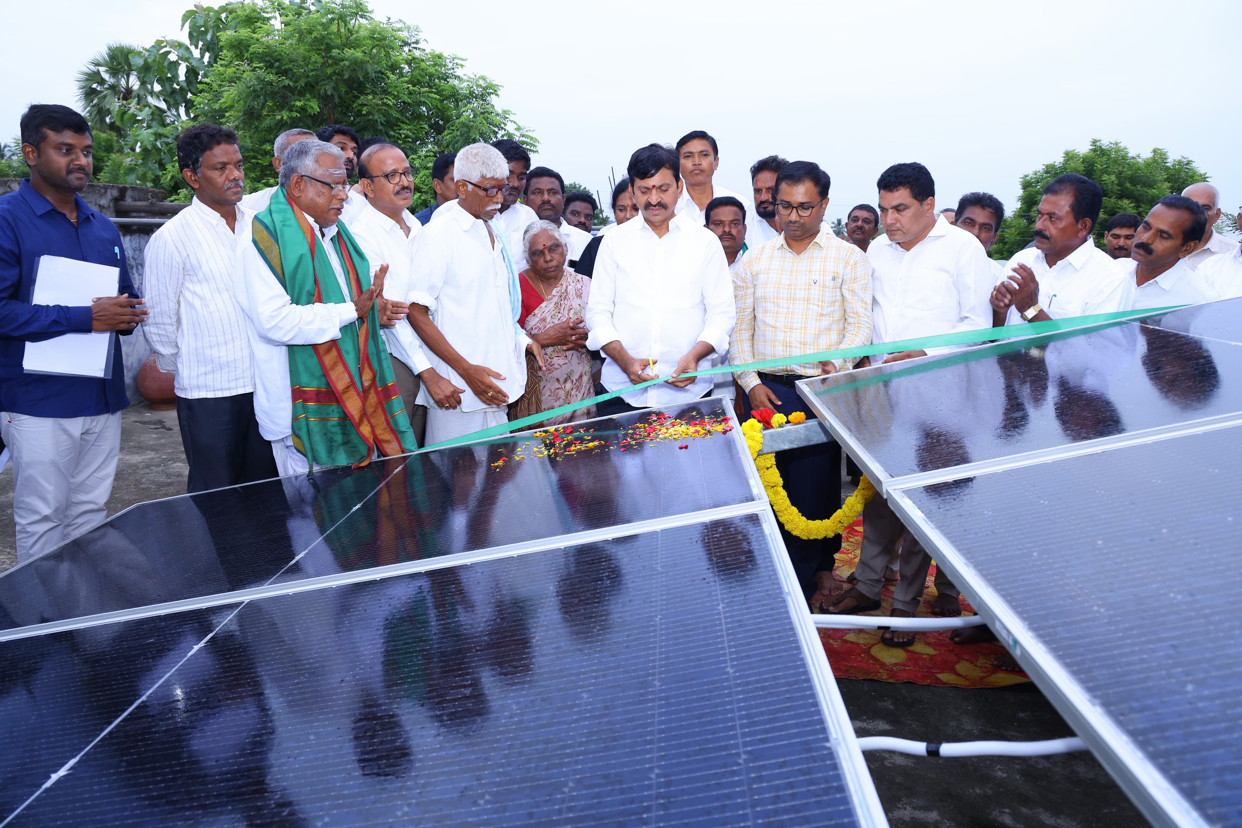 మోడల్ సోలార్ గ్రామంగా చెరువుమాధారం..
