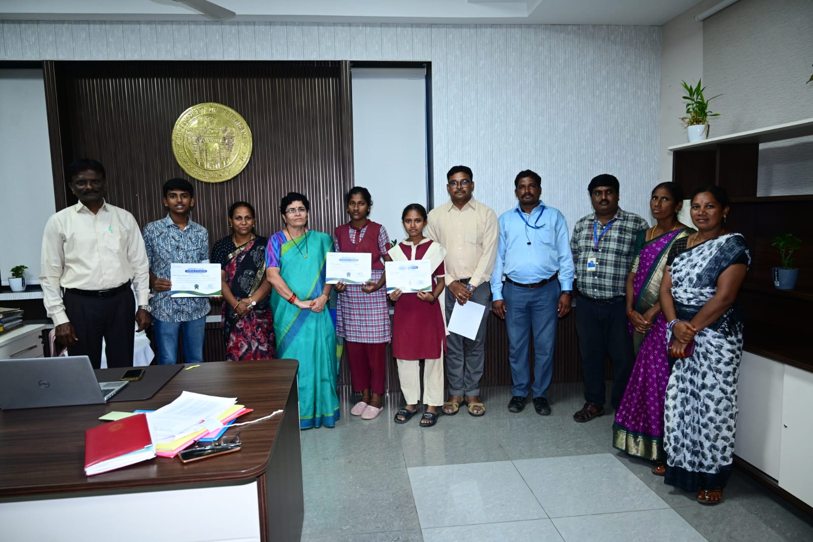 విద్యార్థులు ఉన్నత లక్ష్యాలను నిర్దేశించుకుని, క్రమశిక్షణతో చదివి ఉన్నత స్థాయికి ఎదగాలి