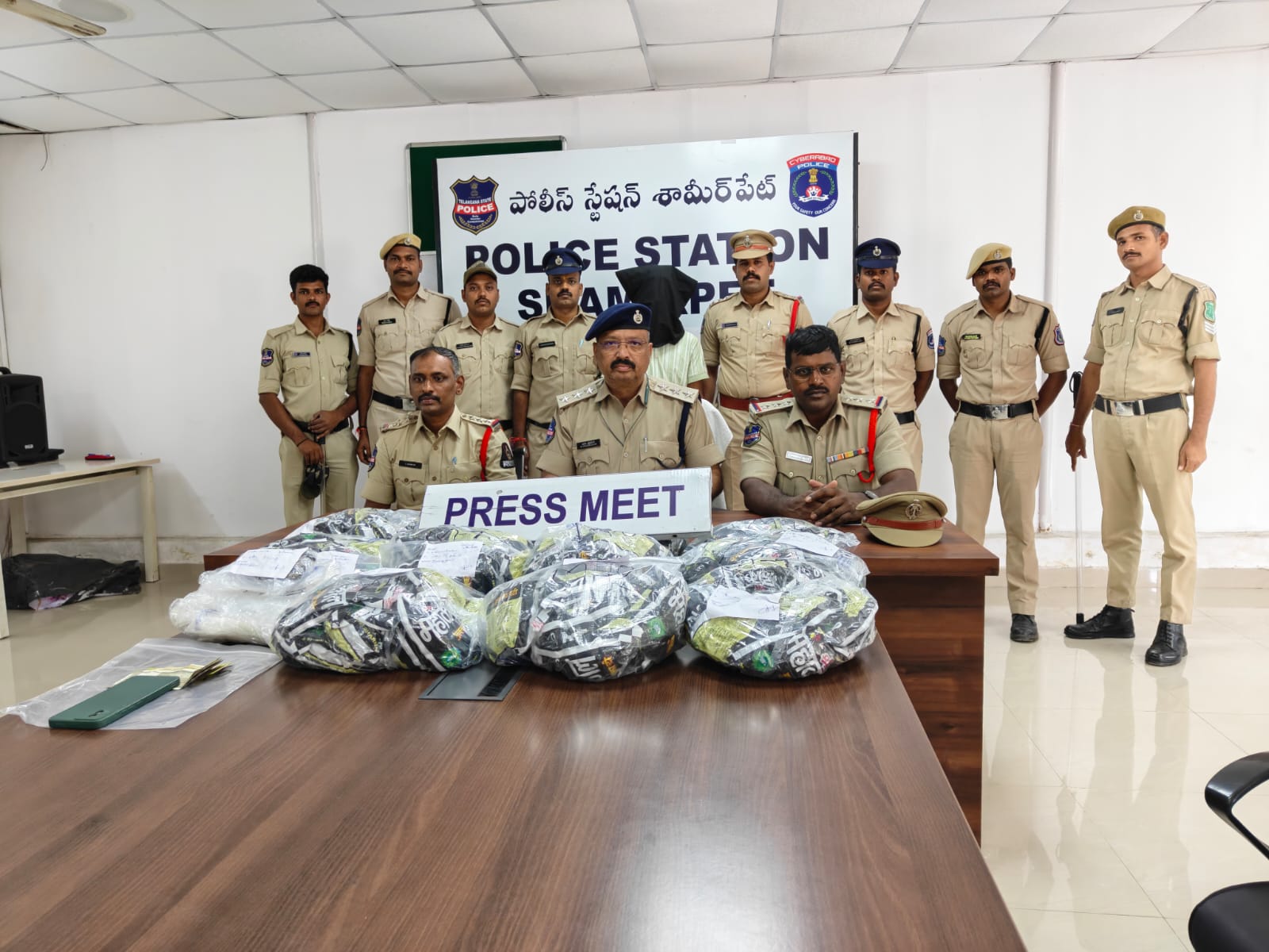 గంజాయి చాక్లెట్లను విక్రయిస్తున్న వ్యక్తి అరెస్ట్