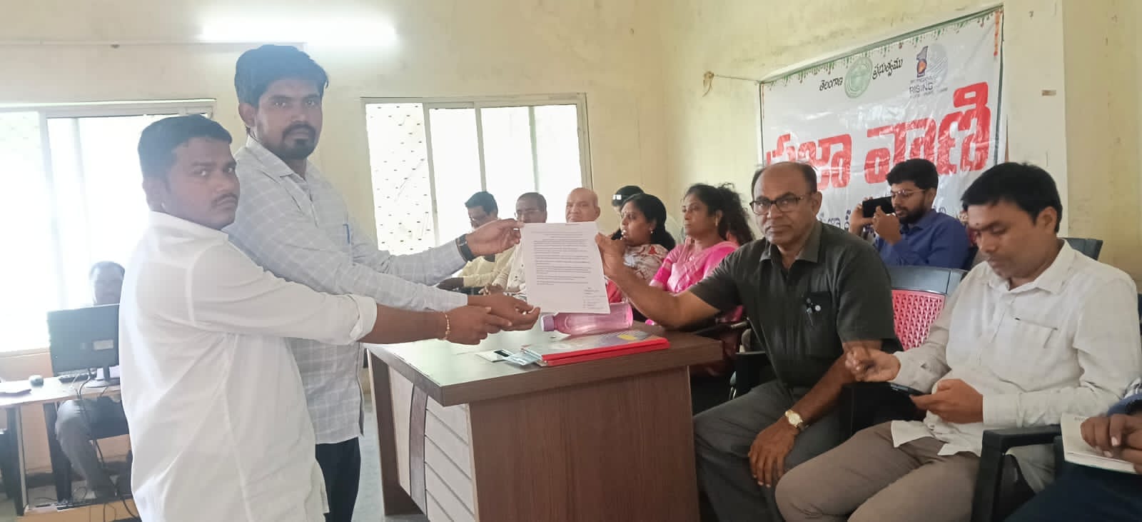 రహదారి సమస్యకు శాశ్వత పరిష్కారం చూపాలి