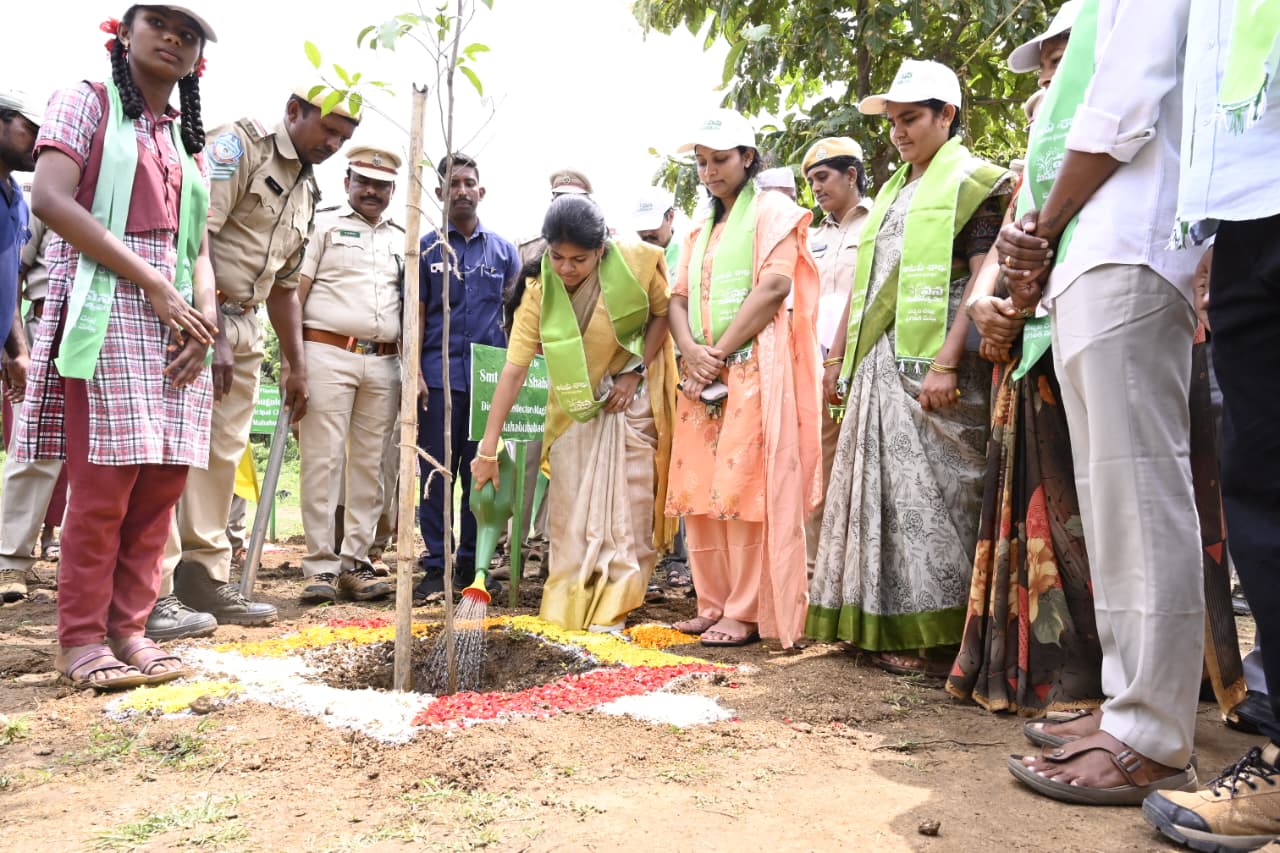 వనమహోత్సవం ఒక సామాజిక బాధ్యత: జిల్లా కలెక్టర్ స్నేహ శబరిష్