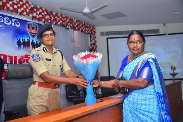 మహిళా సంఘాలే మాదకద్రవ్య రహిత సమాజానికి ‘సంఘమిత్రలు’