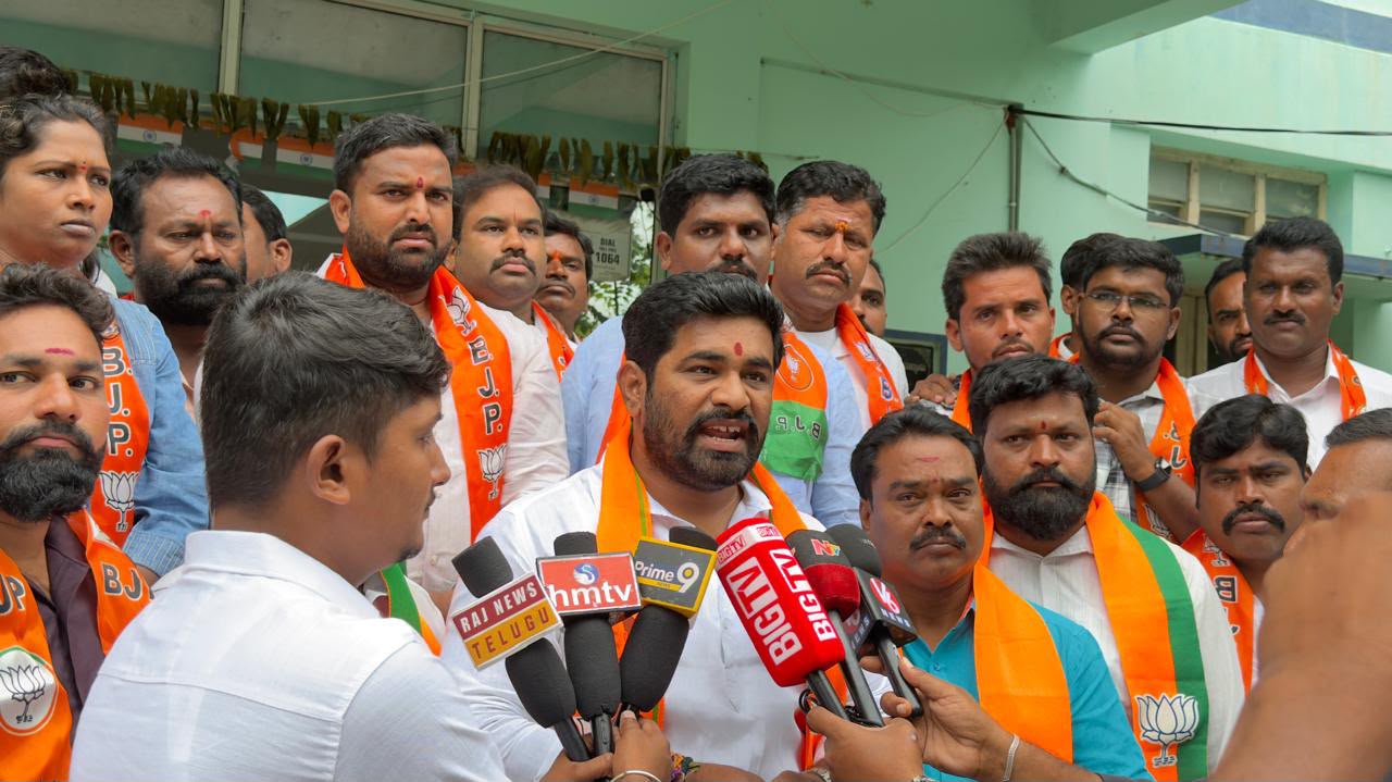 స్మార్ట్ రేషన్ కార్డ్ పై ప్రధానమంత్రి మోడీ ఫోటో ఉండాలి: బిజెపి నాయకులు