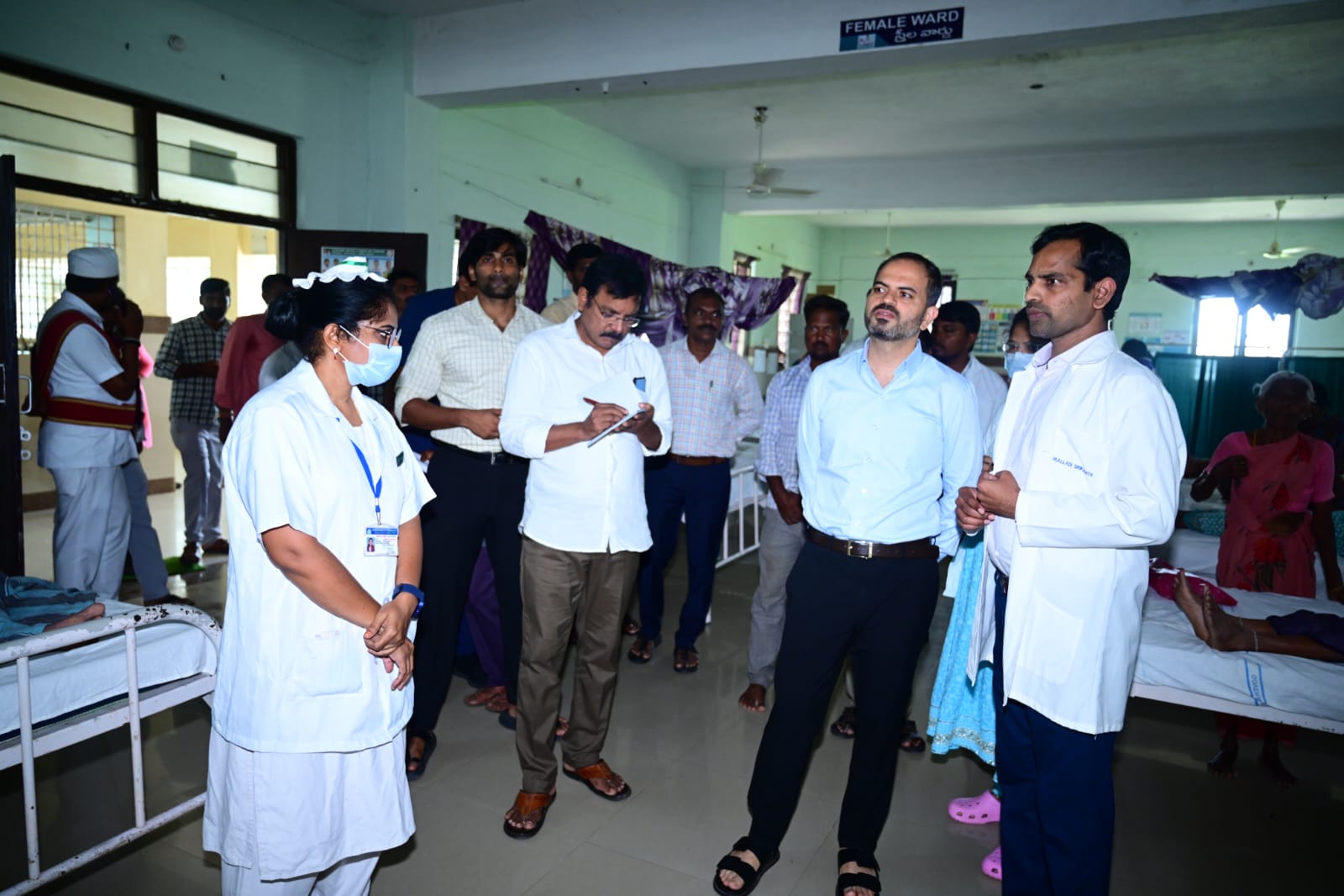 అనారోగ్య సమస్యలతో ఆసుపత్రికి వచ్చే రోగులకు మెరుగైన వైద్యం అందించాలి: జిల్లా కలెక్టర్ రాహుల్ శర్మ