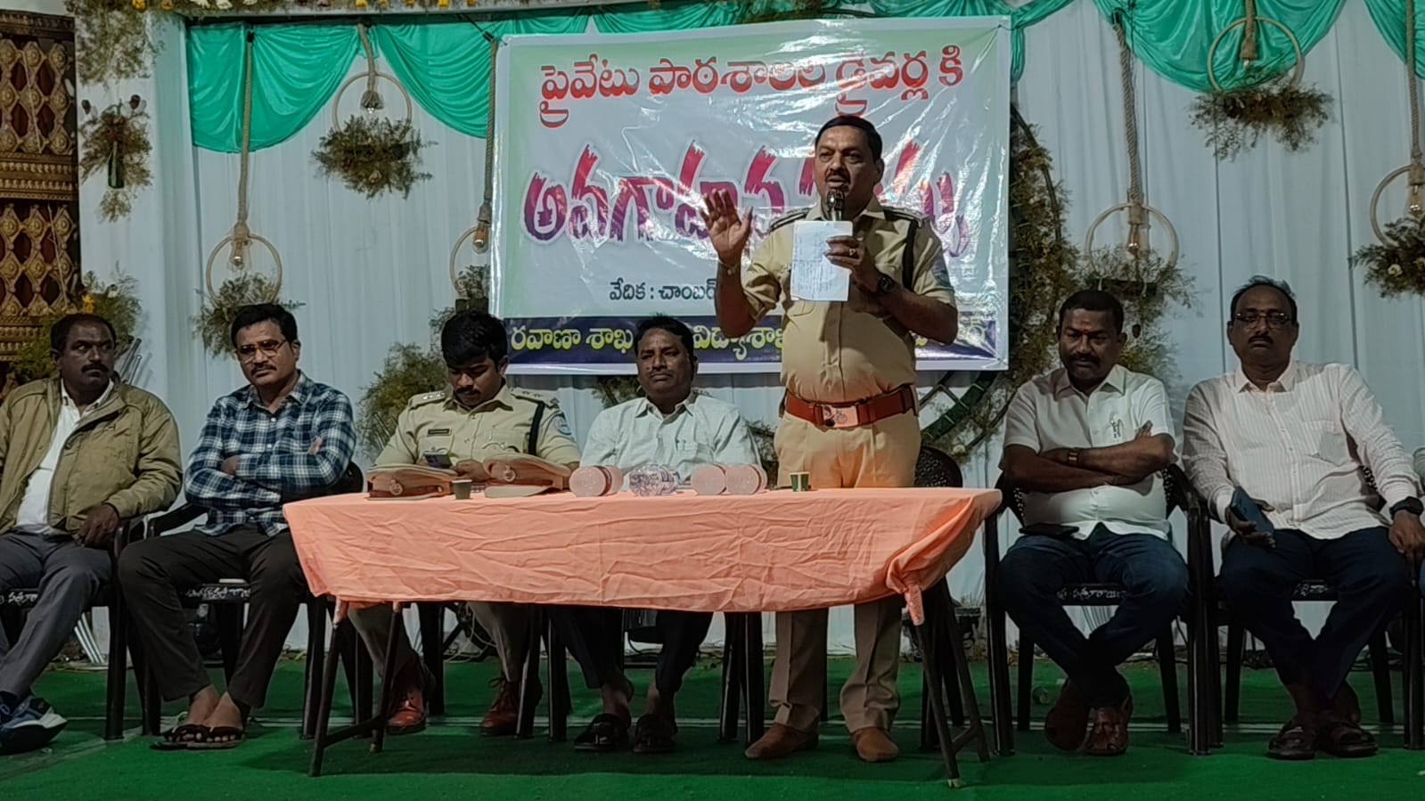 ప్రైవేట్ స్కూల్ బస్సు డ్రైవర్లకు రోడ్డు భద్రతపై అవగాహన సదస్సు..