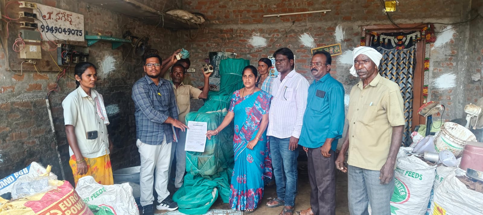 నూనె మిల్లును సీజ్ చేసిన పంచాయతీ కార్యదర్శి