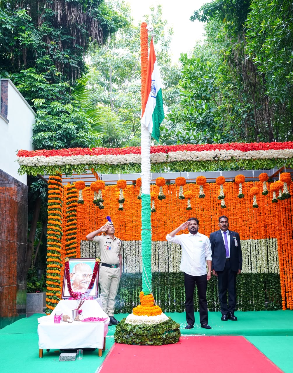 బలమైన ప్రజాస్వామిక భారతదేశ నిర్మాణమే సమరయోధుల త్యాగాలకు నిజమైన నివాళి