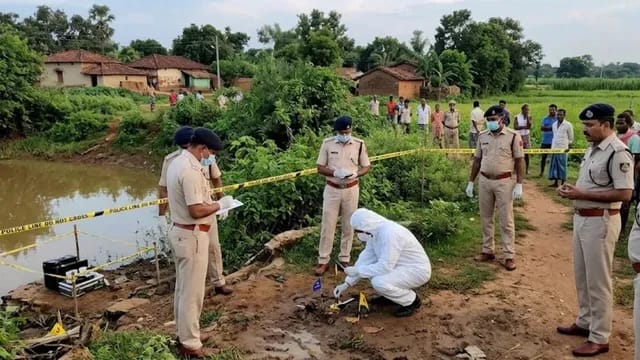 భోజనానికి పిలిచి దారుణ హత్య.. పూజా గదిలో తల దాచిన కిరాతకుడు