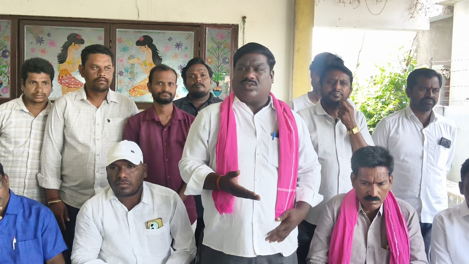 రాజకీయ కక్షసాధింపు చర్యలు మానుకోవాలి