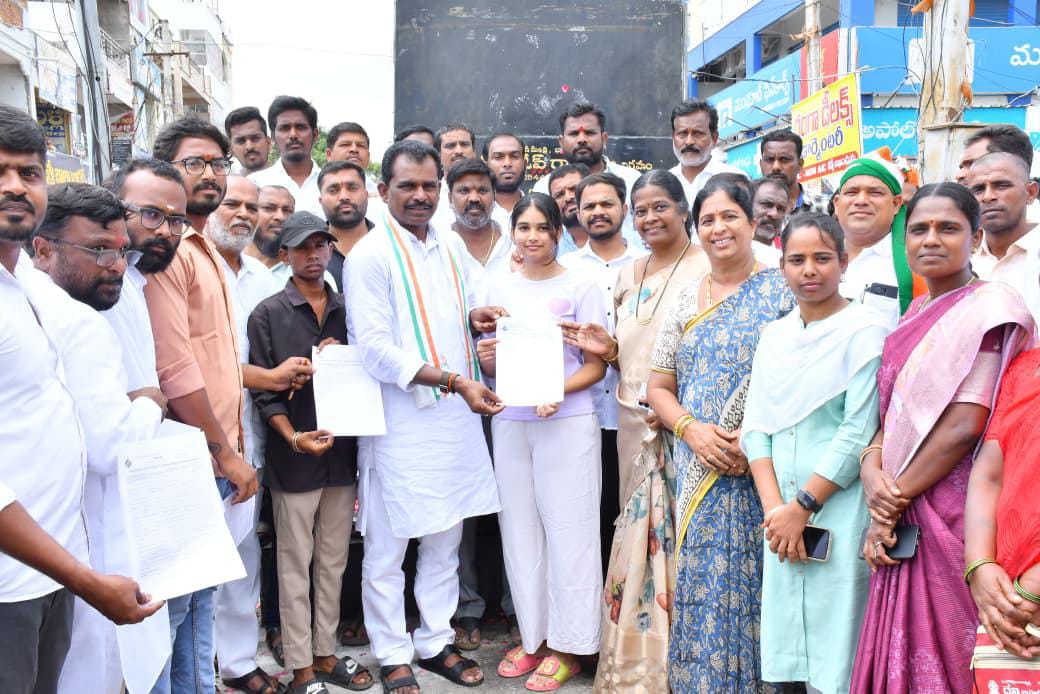 18 ఏళ్లు నిండిన ప్రతి యువతీ యువకుడు ఓటు హక్కు నమోదు చేసుకోవాలి