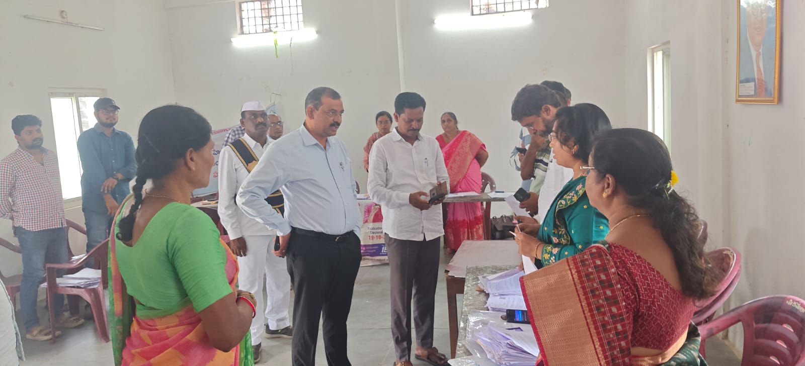 ఎస్ఐఆర్ విచారణ ప్రక్రియను పరిశీలించిన అదనపు కలెక్టర్ రవి