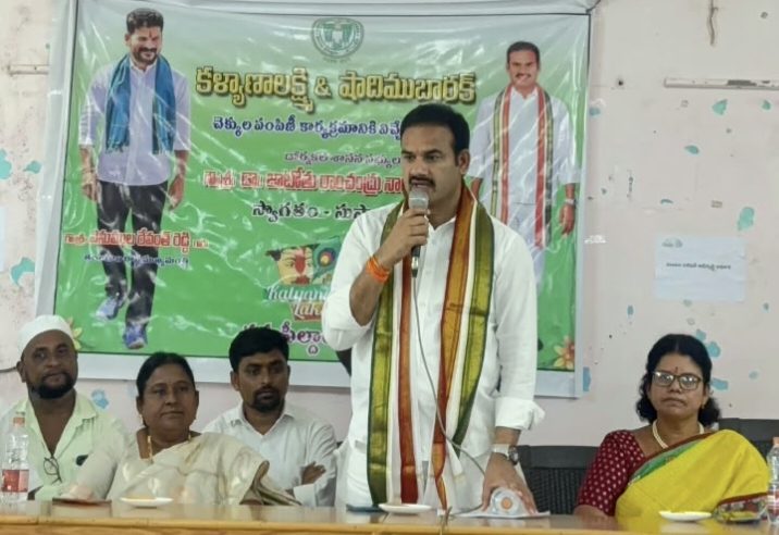 కళ్యాణ లక్ష్మి, షాదీ ముబారక్ లబ్ధిదారులకు చెక్కులు అందజేసిన ప్రభుత్వ విప్