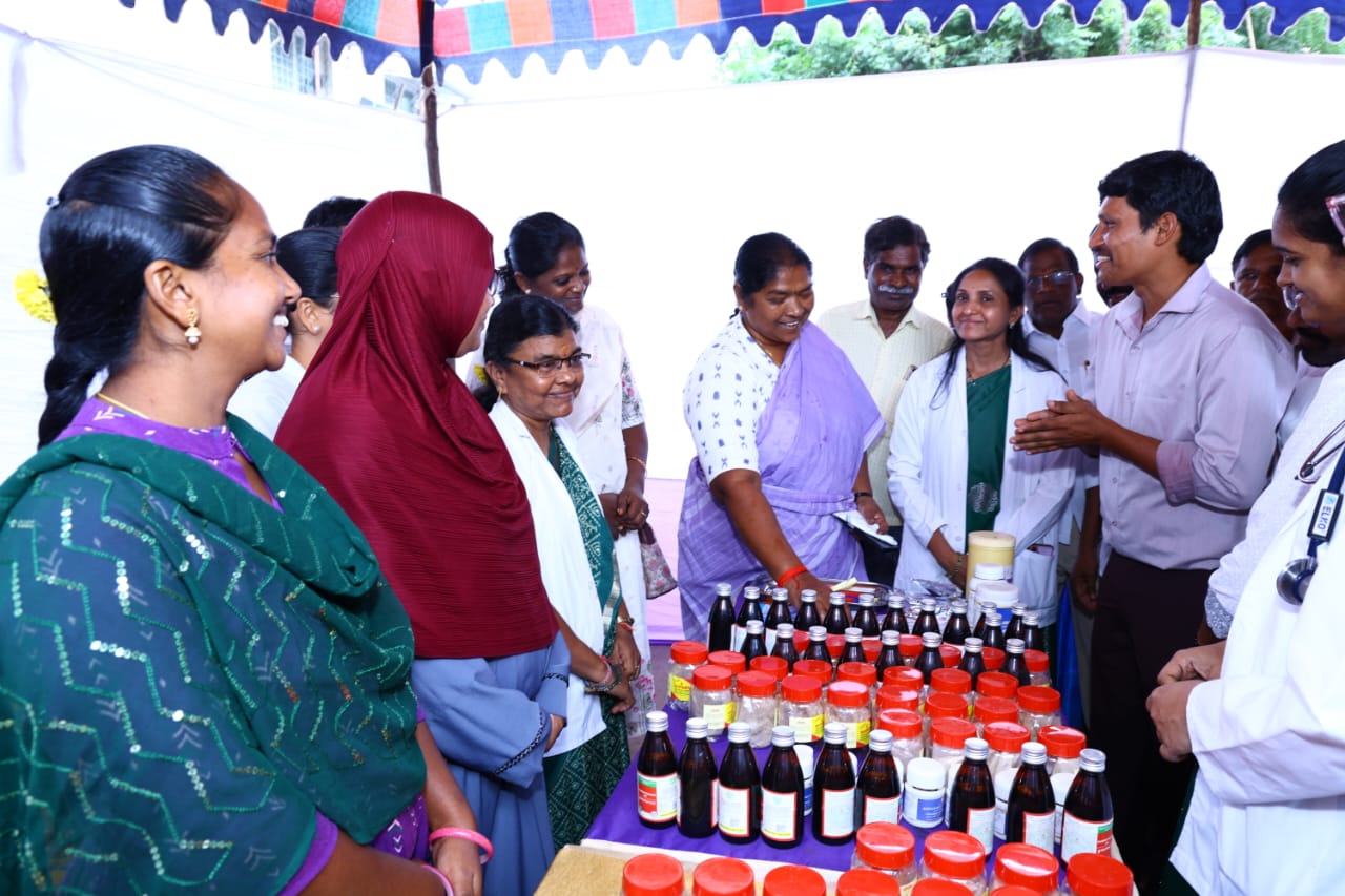ఆయుర్వేద వైద్యాన్ని పల్లె ప్రజలకు చేరువ చేయాలి: మంత్రి దనసరి అనసూయ సీతక్క