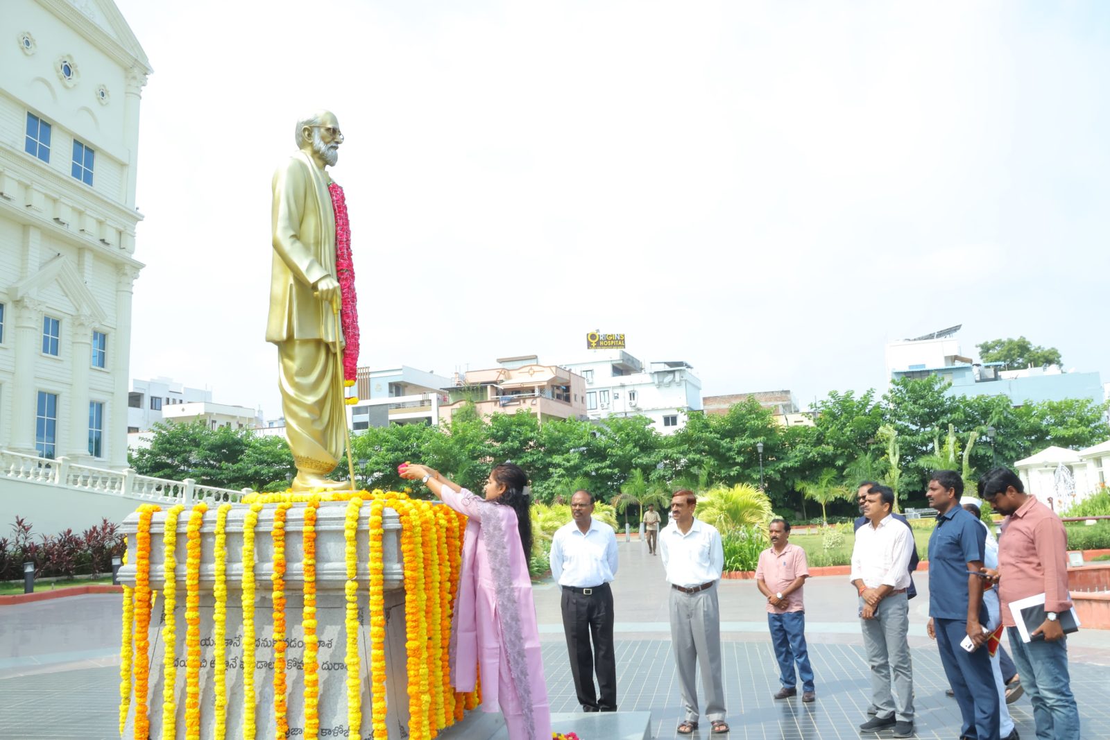 ప్రజాకవి కాళోజీ జీవితం ఆదర్శనీయం
