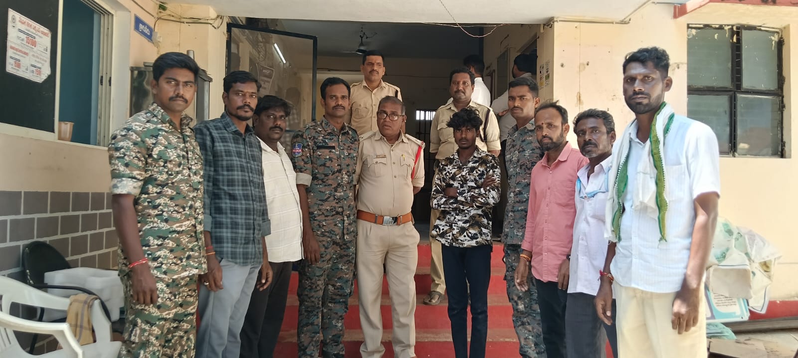 పోలీసులు తెలిపిన వివరాల ప్రకారం ..