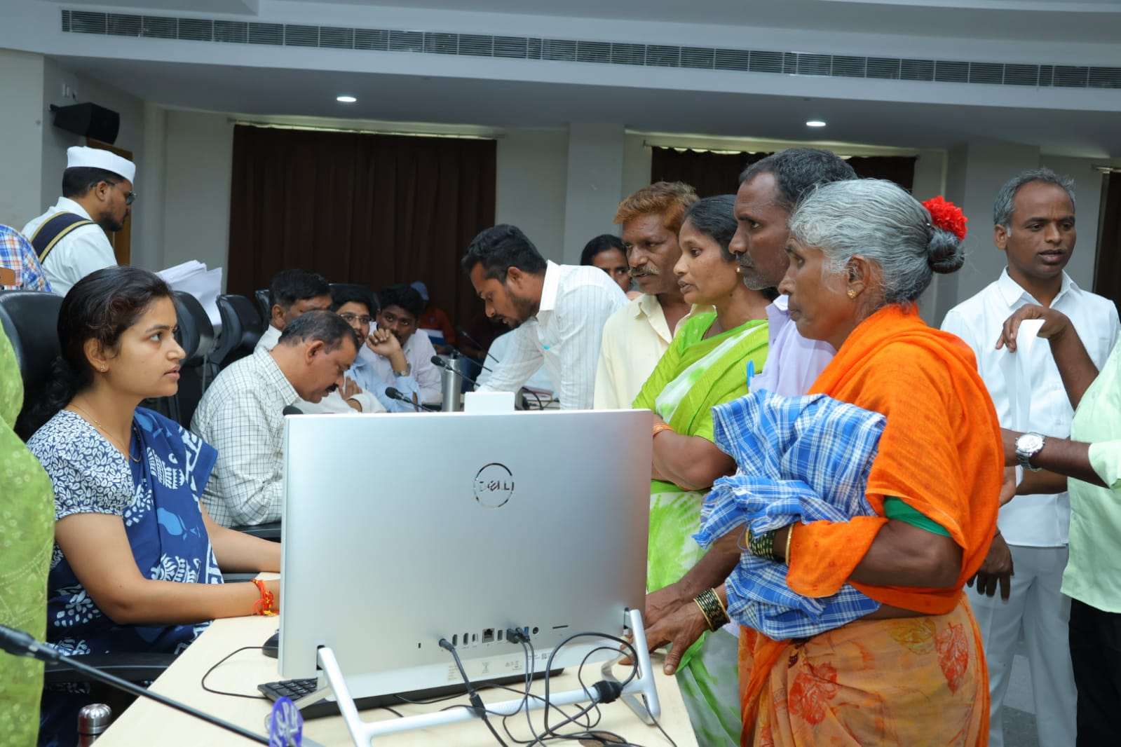 ప్రతి అర్జీ పరిష్కారానికి చర్యలు చేపట్టాలి: హనుమకొండ జిల్లా కలెక్టర్ చాహత్ బాజ్ పాయి