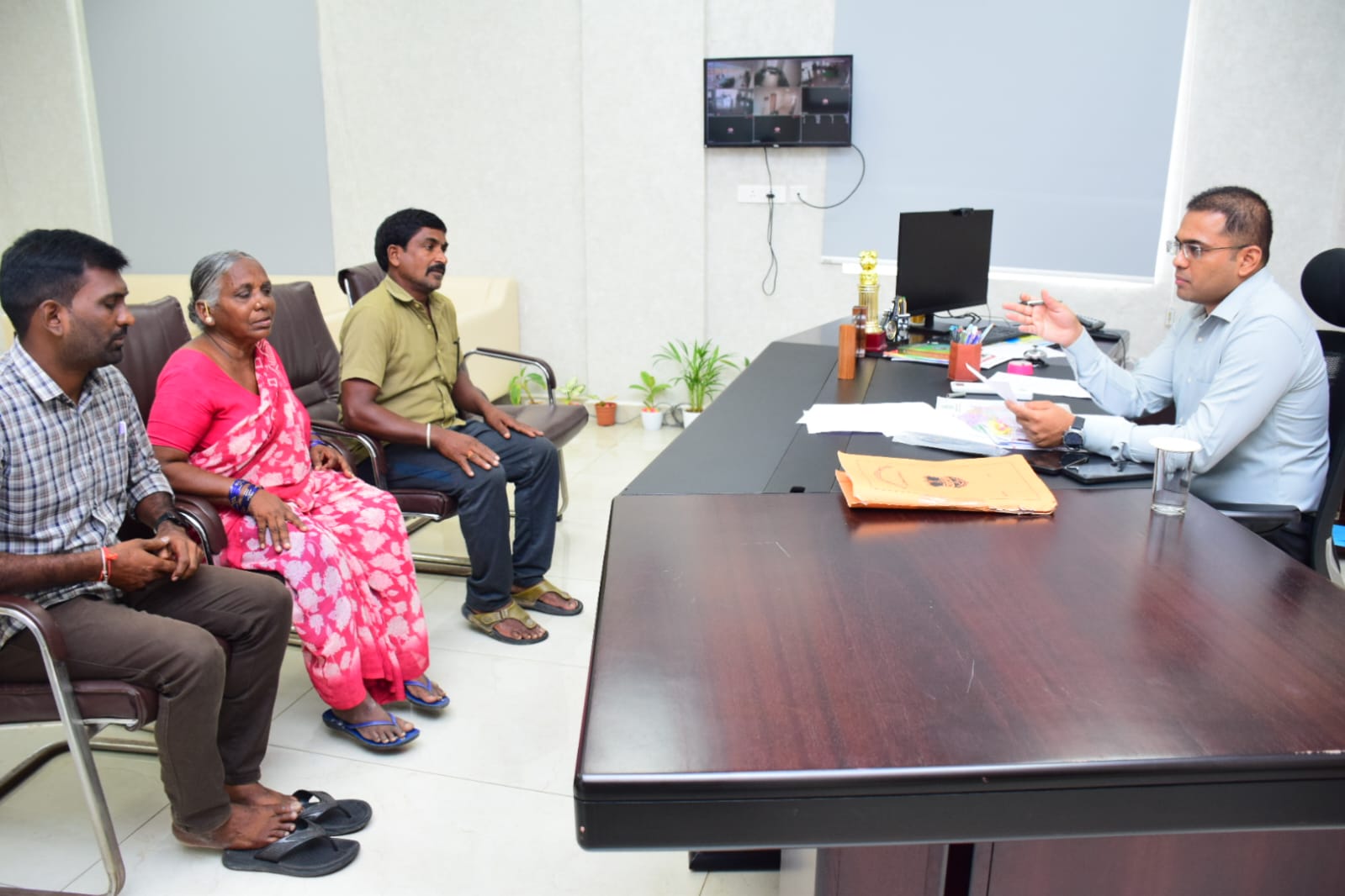 బాధితుల సమస్యల పరిష్కారమే లక్ష్యంగా గ్రీవెన్స్ డే కార్యక్రమం: SP Gite Mahesh Babasaheb I.P.S