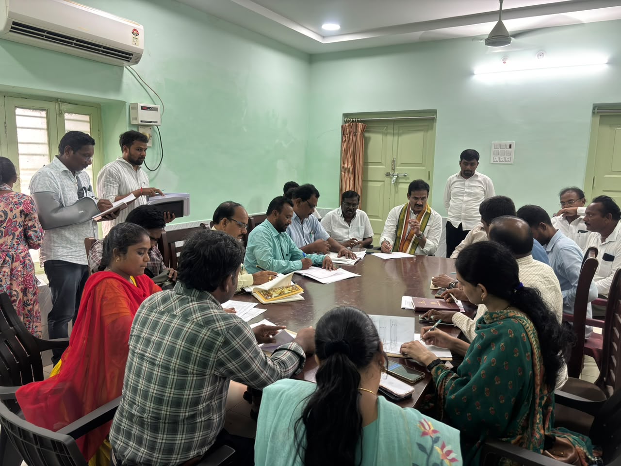 ఇందిరమ్మ ఇళ్ల నిర్మాణంపై సమీక్ష సమావేశం..