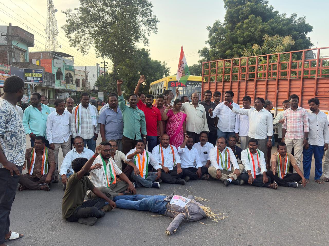 ఎమ్మెల్సీ తాతా మధుపై కాంగ్రెస్ శ్రేణుల ఫైర్.. హసన్పర్తి పోలీస్ స్టేషన్‌లో ఫిర్యాదు