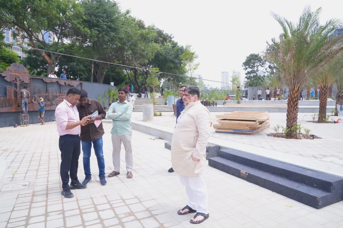 హైదరాబాద్‌లో మాజీ ప్రధాని డాక్టర్ మన్మోహన్ సింగ్ విగ్రహావిష్కరణ ఏర్పాట్లు పరిశీలించిన మంత్రి పొన్నం ప్రభాకర్