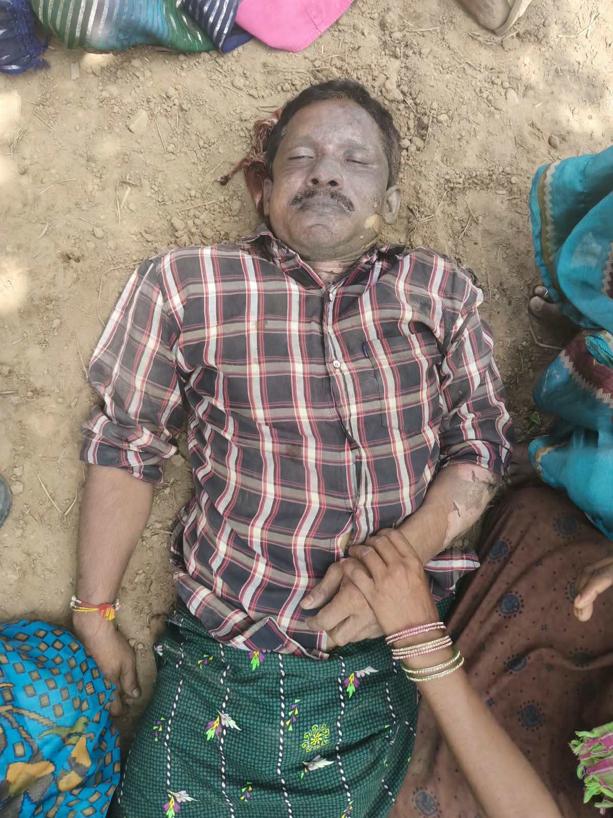 విద్యుత్ షాక్‌తో రైతు భూక్యా శ్రీను మృతి..