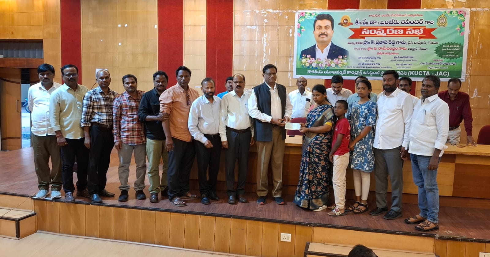 ఒప్పంద పార్ట్‌టైం, అవుట్‌సోర్సింగ్ ఉద్యోగులకు గ్రూప్ ఇన్సూరెన్స్