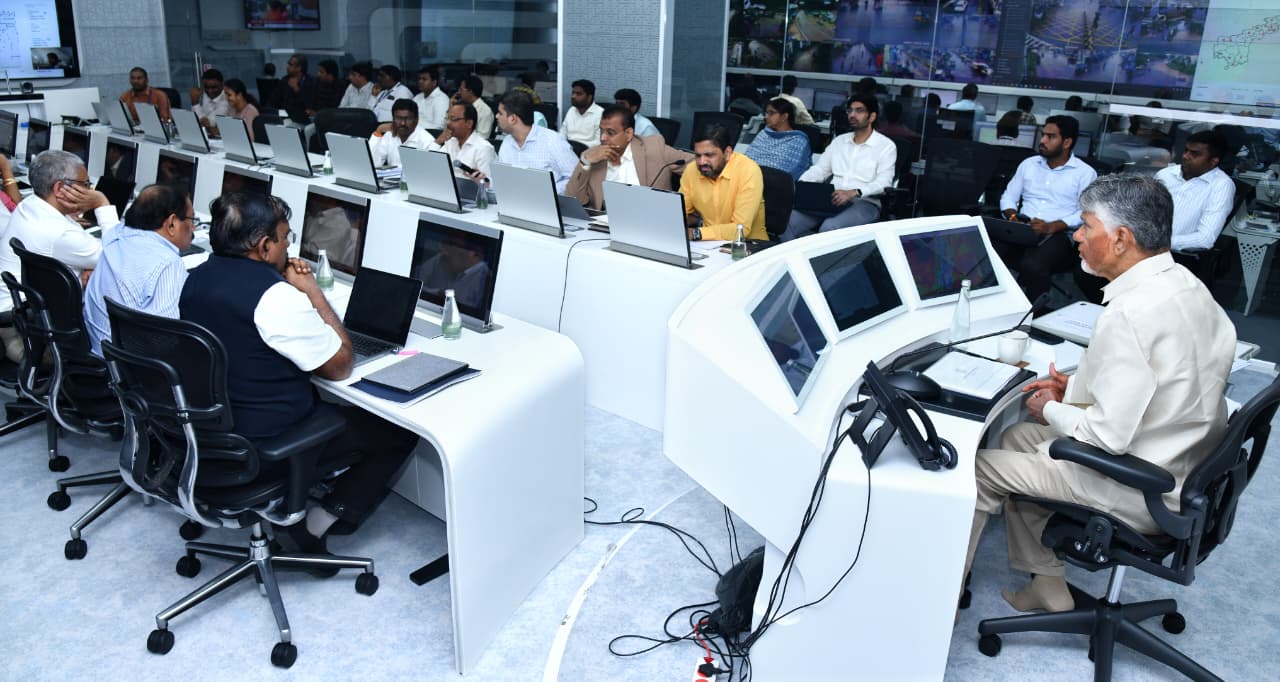 వర్షపు నీటి ప్రతి చుక్కను ఒడిసిపట్టి అన్ని నీటి వనరులను నింపాలి: సీఎం చంద్రబాబు