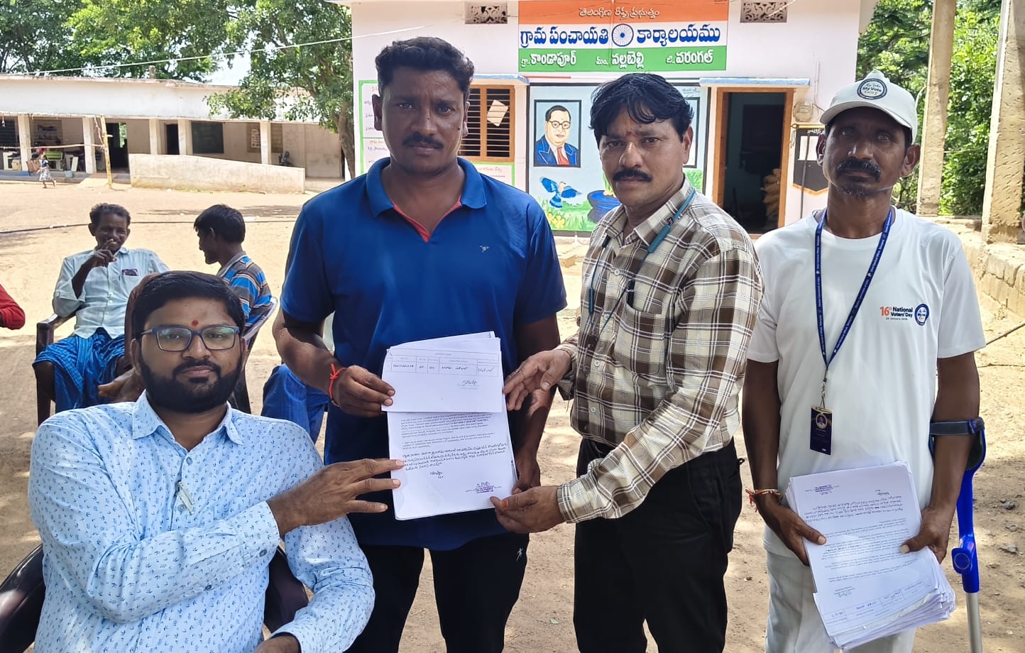 ఎస్‌ఐఆర్ నోటీసులు అందుకున్న ఓటర్లు తప్పనిసరిగా విచారణకు హాజరు కావాలి: తహసీల్దార్ ముప్పు కృష్ణ