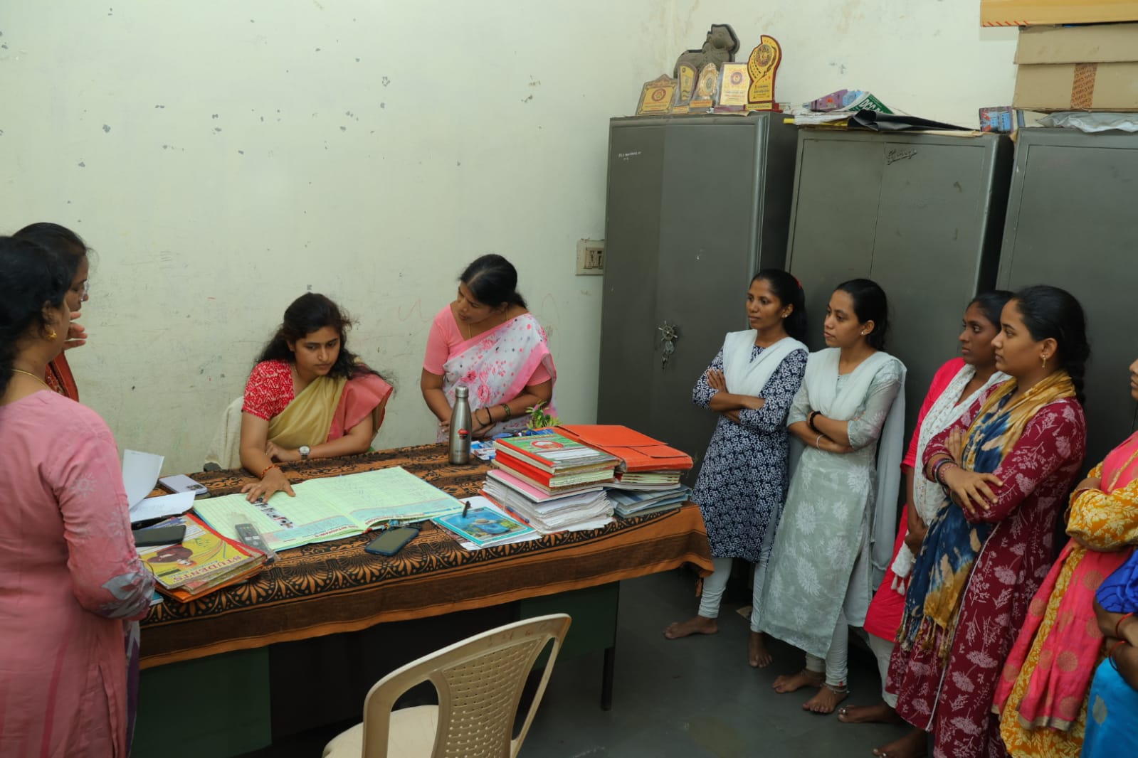 శక్తి సదన్ - స్వాధార్ గృహ్ ను ఆకస్మికంగా తనిఖీ చేసిన జిల్లా కలెక్టర్