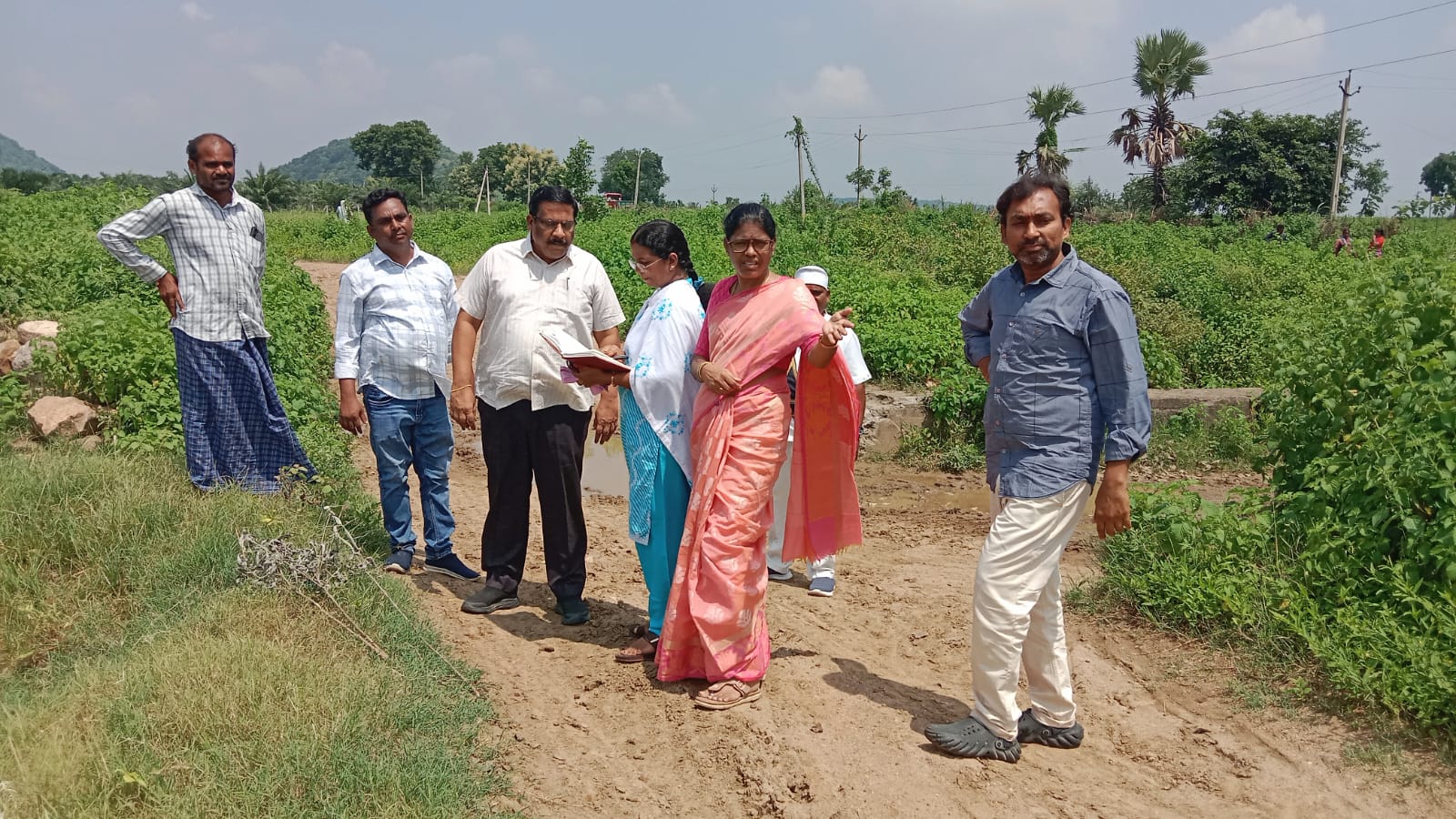 సర్వే విధానం, భూ రికార్డులను తనిఖీ చేసిన రెవెన్యూ అదనపు కలెక్టర్
