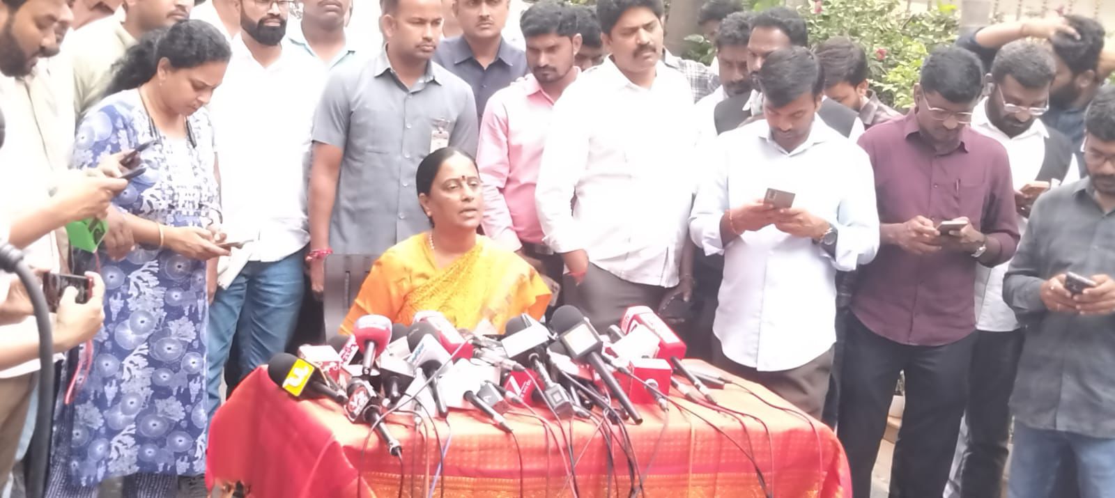 బర్తరఫ్‌ చేయడాన్ని ఖండిస్తున్నా: కొండా సురేఖ
