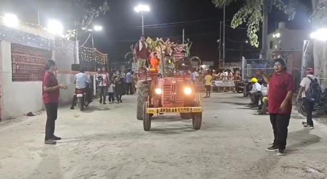జగిత్యాలలో వినాయక నిమజ్జనం: ట్రాఫిక్ నియంత్రణలో విధులు నిర్వహించిన ట్రాన్స్ జెండర్లు