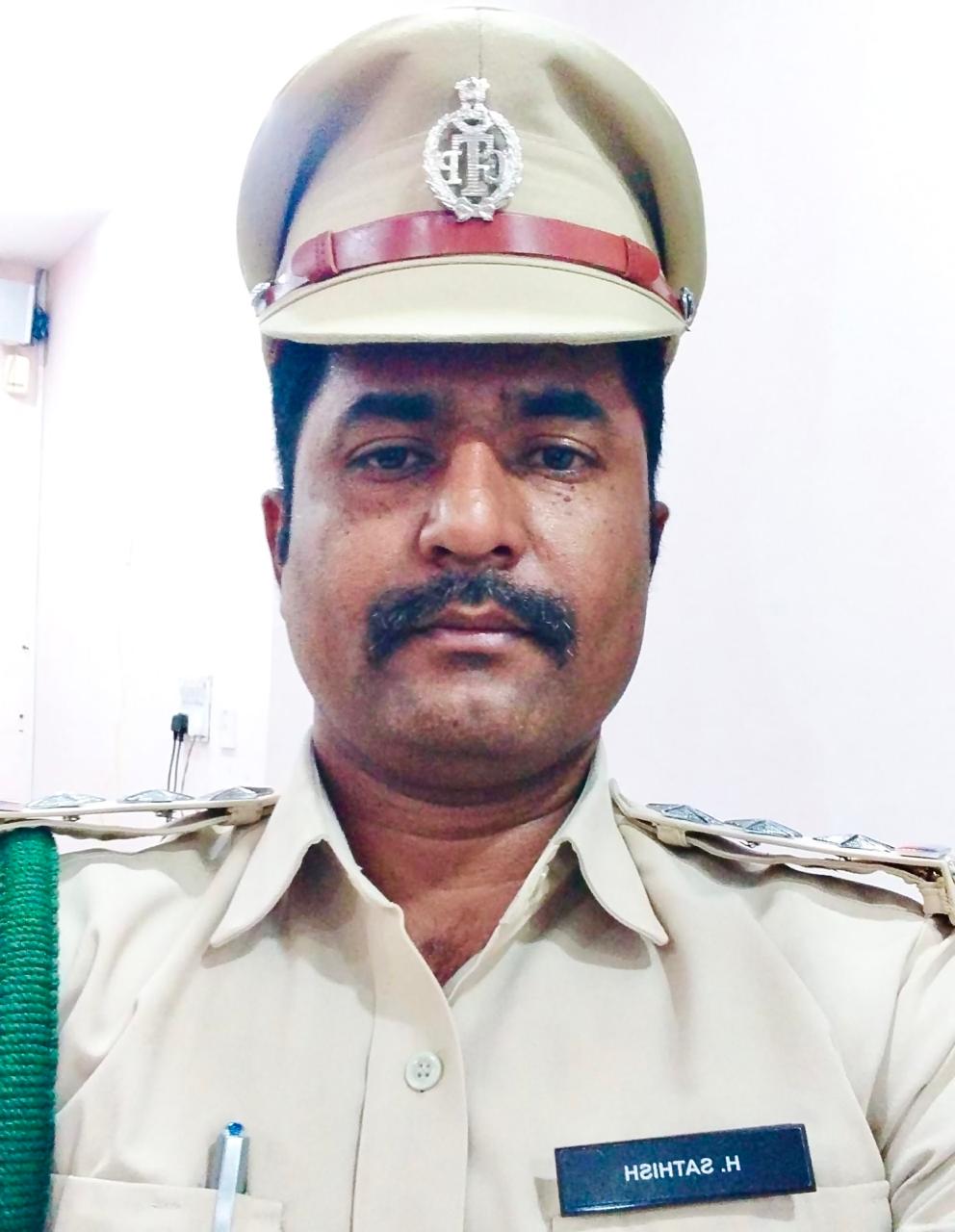 ప్రమాదవశాత్తు సర్వీస్ తుపాకి పేలి ఆర్ఐ మృతి
