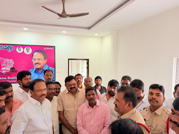 జూరాల వద్ద హైటెన్షన్..  పోలీసుల మోహరింపు