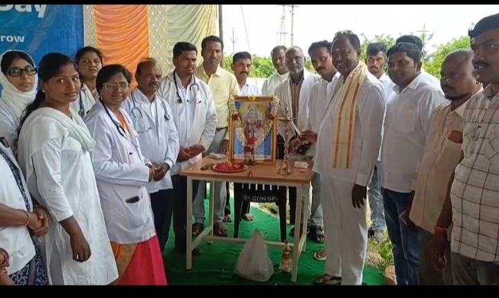 భారతదేశ ప్రాచీన వైద్య విజ్ఞానమైన ఆయుర్వేదం ప్రజల ఆరోగ్య పరిరక్షణలో కీలకపాత్ర పోషిస్తోంది