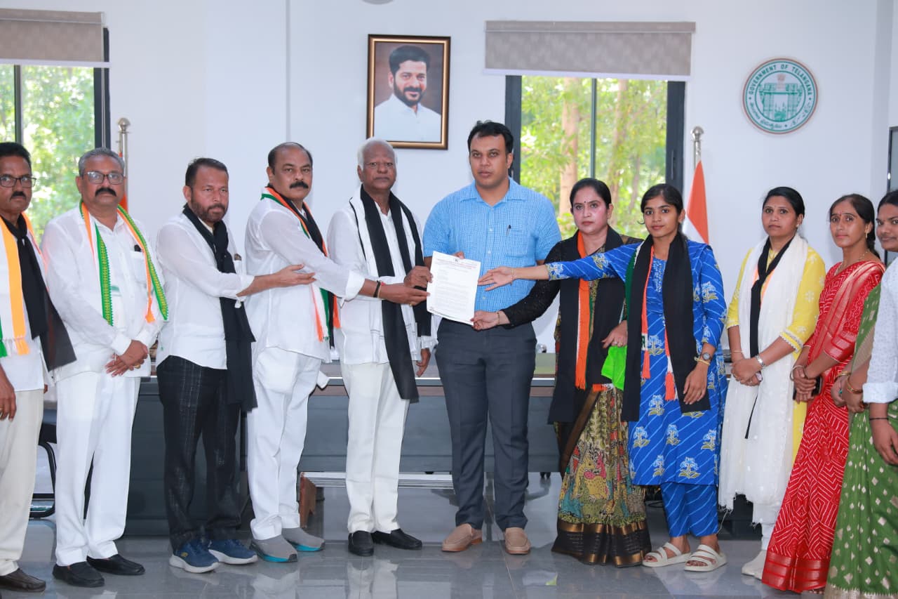 చీఫ్ ఎలక్షన్ కమిషనర్ జ్ఞానేశ్వర్ రాజీనామా చేయాలని కలెక్టర్ కార్యాలయం ముట్టడి