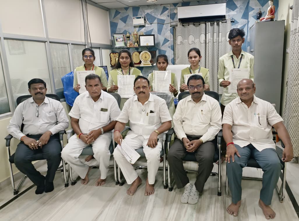 వాగ్దేవి విద్యార్థులకు ఉద్యోగ ఆఫర్ లెటర్లు అందజేసిన ఎంపీ శ్రీ కృష్ణదేవరాయలు